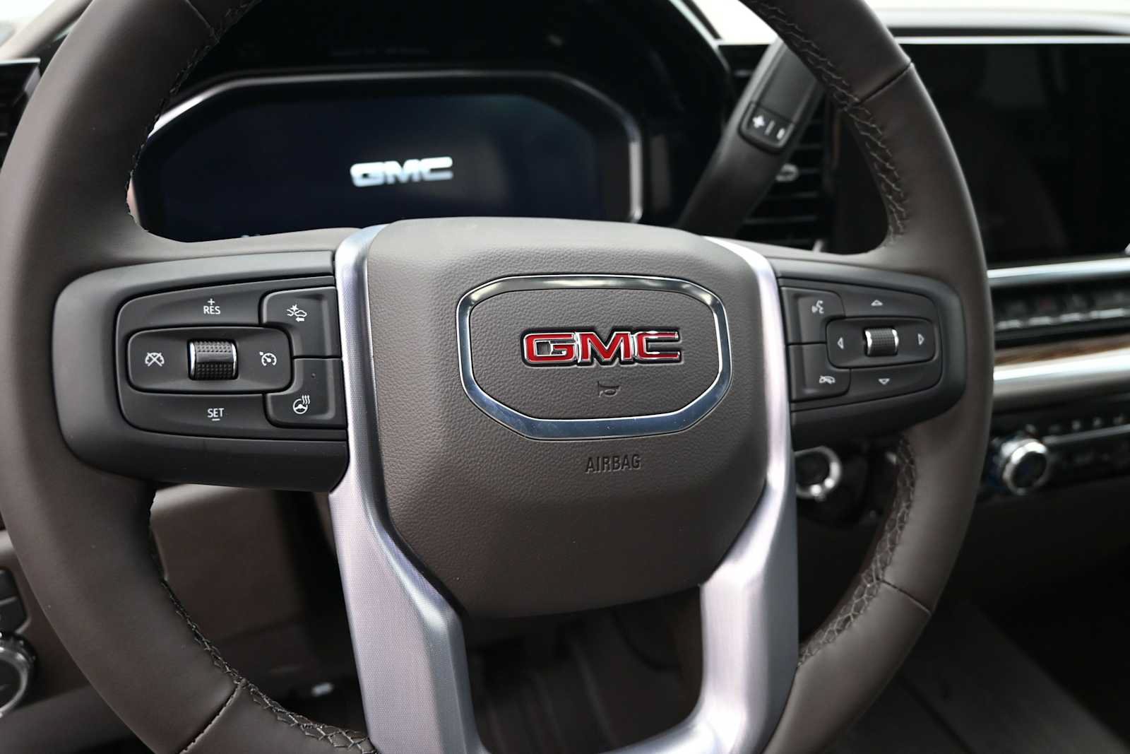 New 2026 GMC Sierra 1500 SLE w/ Preferred Package AWD/4WD image 14