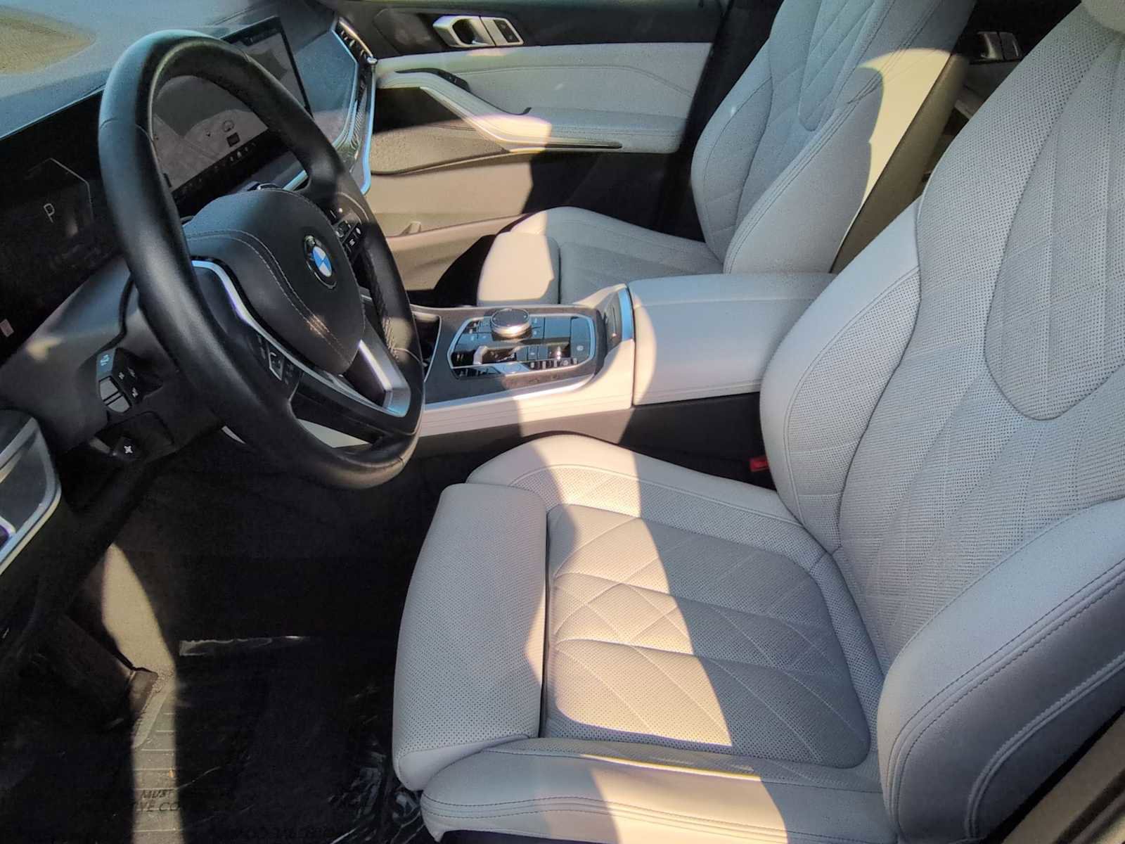 Used 2024 BMW X5 xDrive40i w/ Parking Assistance Package image 10