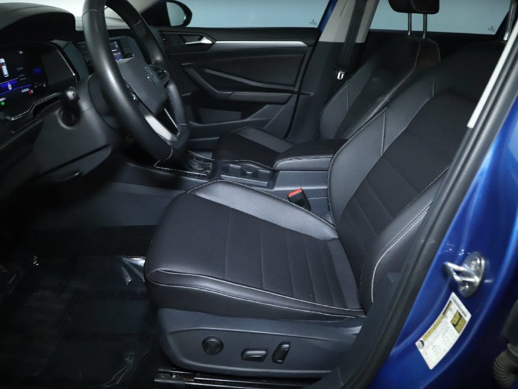 Used 2023 Volkswagen Jetta SE FWD image 18