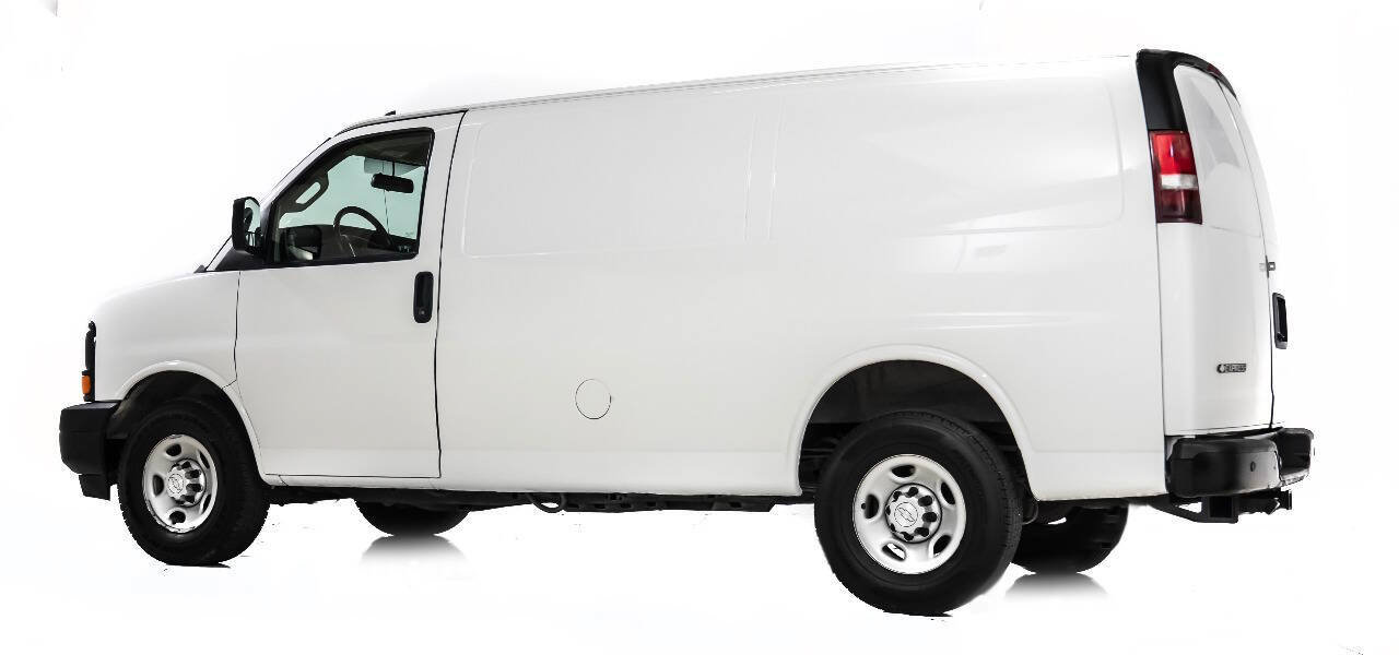 Used 2017 Chevrolet Express 2500 RWD image 4