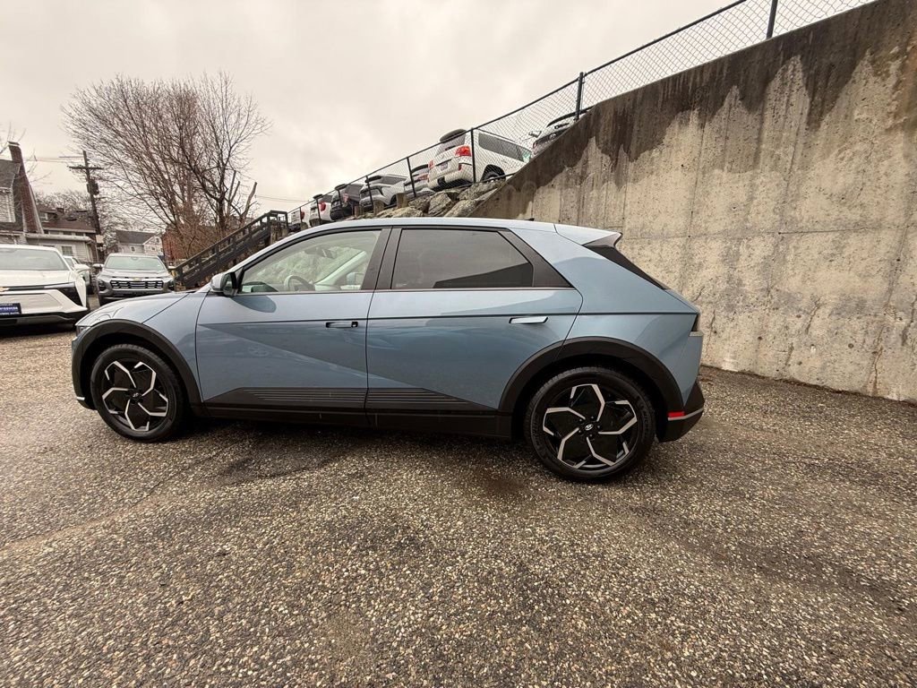 Used 2024 Hyundai Ioniq 5 SEL image 2