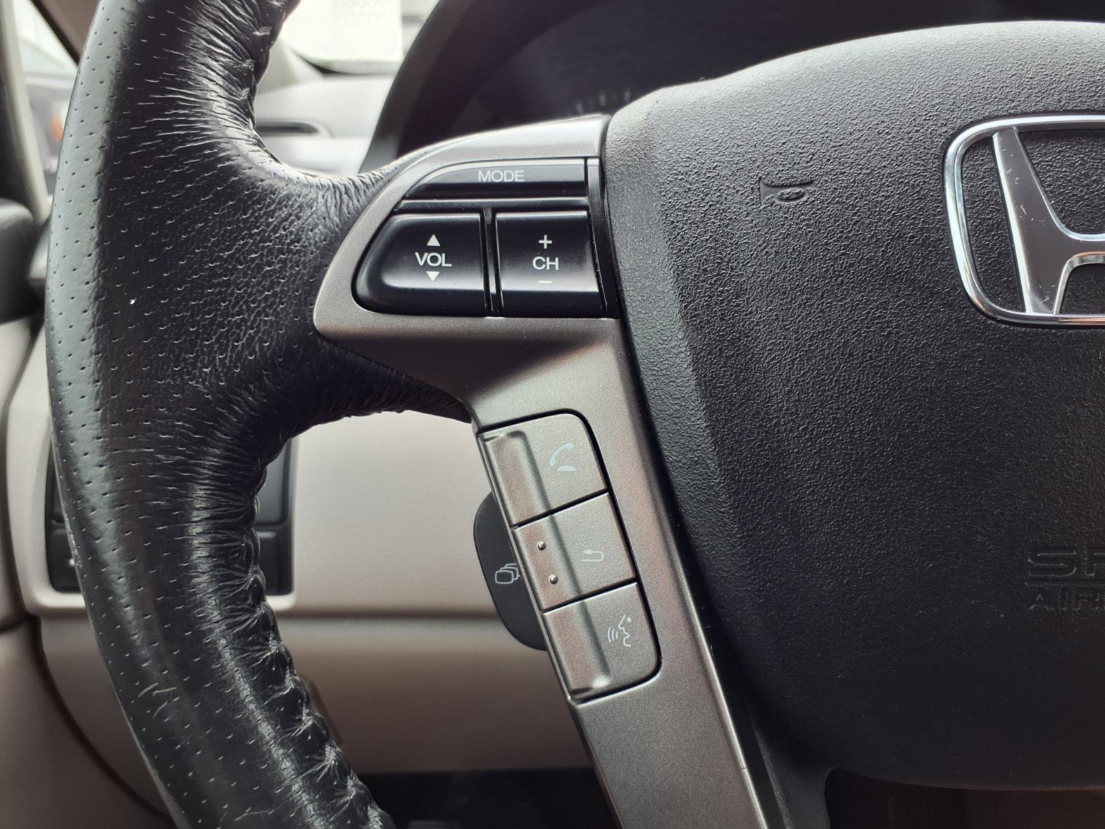 Used 2014 Honda Odyssey Touring Elite image 16