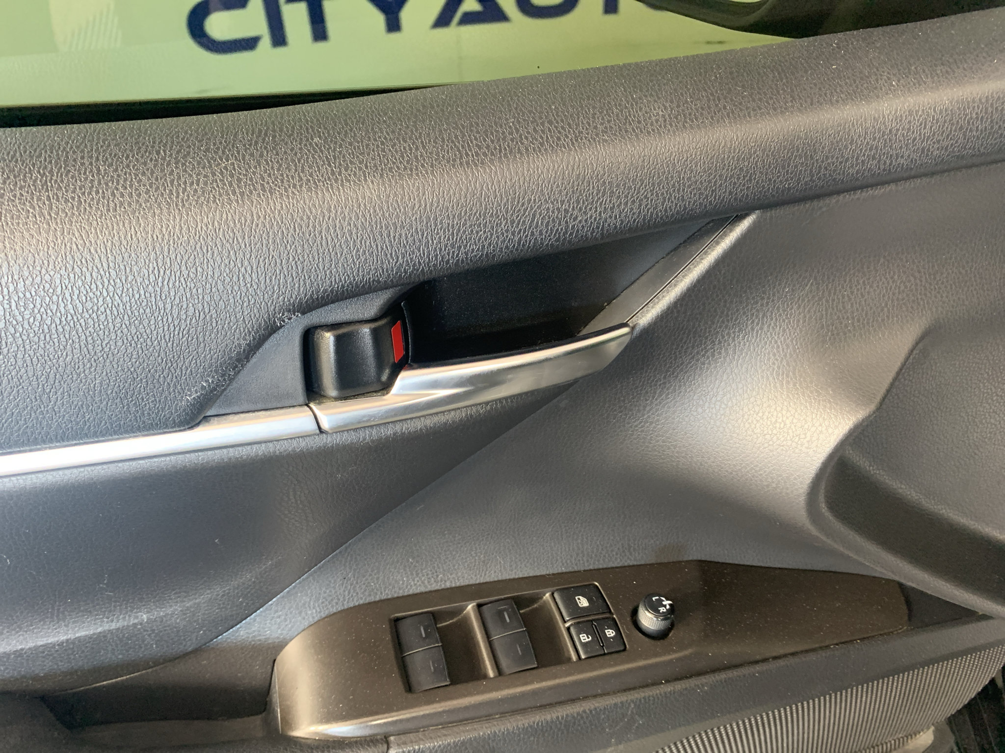 Used 2023 Toyota Camry SE FWD image 14