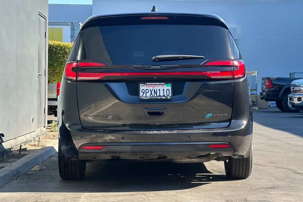 Used 2023 Chrysler Pacifica Touring-L w/ Uconnect Theater Family Group FWD image 5