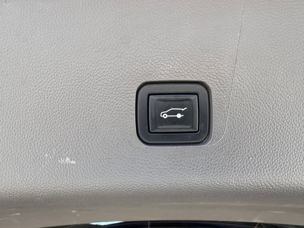 Used 2020 Chevrolet Traverse LT FWD image 15