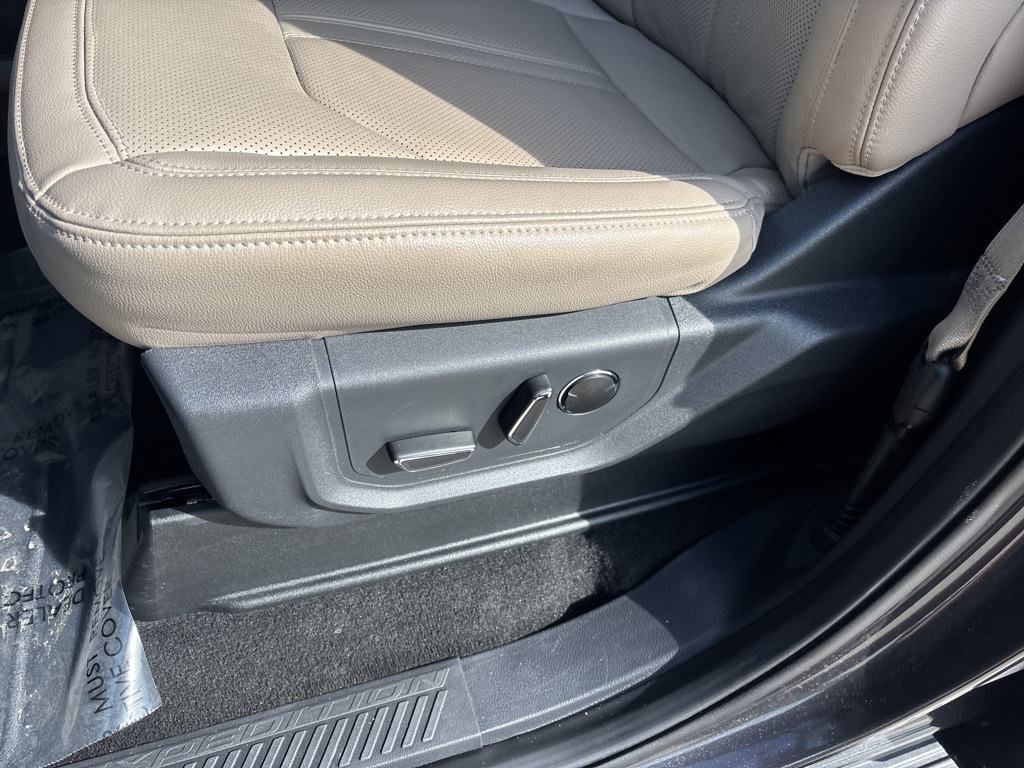 Used 2024 Ford Expedition Limited image 19