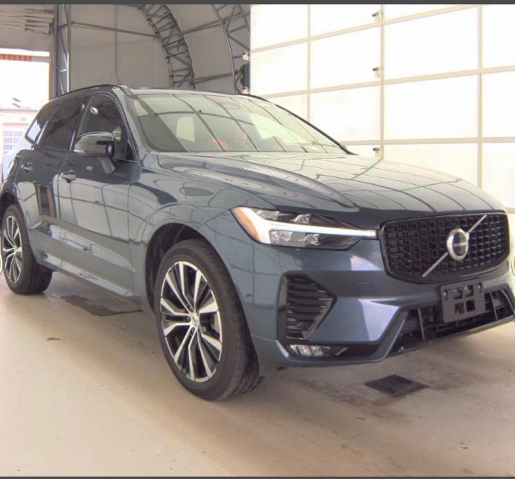 Used 2023 Volvo XC60 B6 Ultimate w/ Climate Package image 5