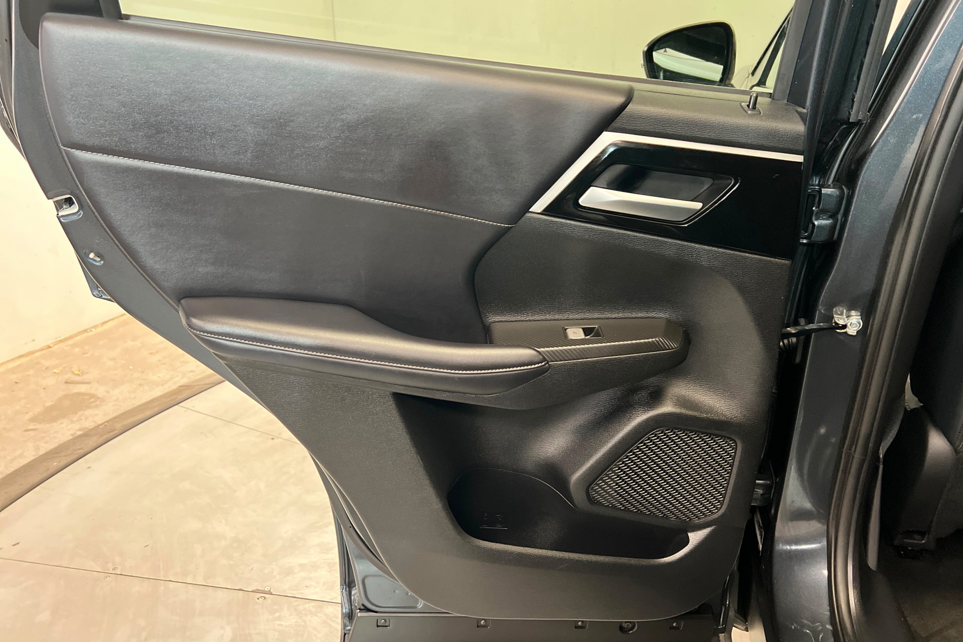 Used 2024 Mitsubishi Outlander FWD image 18