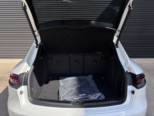 Certified 2026 Porsche Macan image 27
