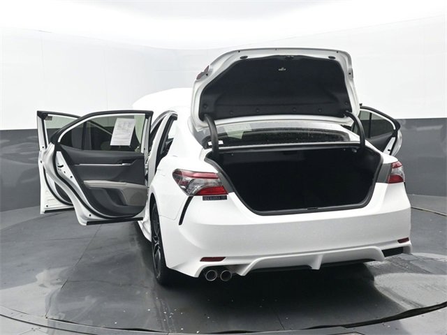 Used 2024 Toyota Camry SE image 34