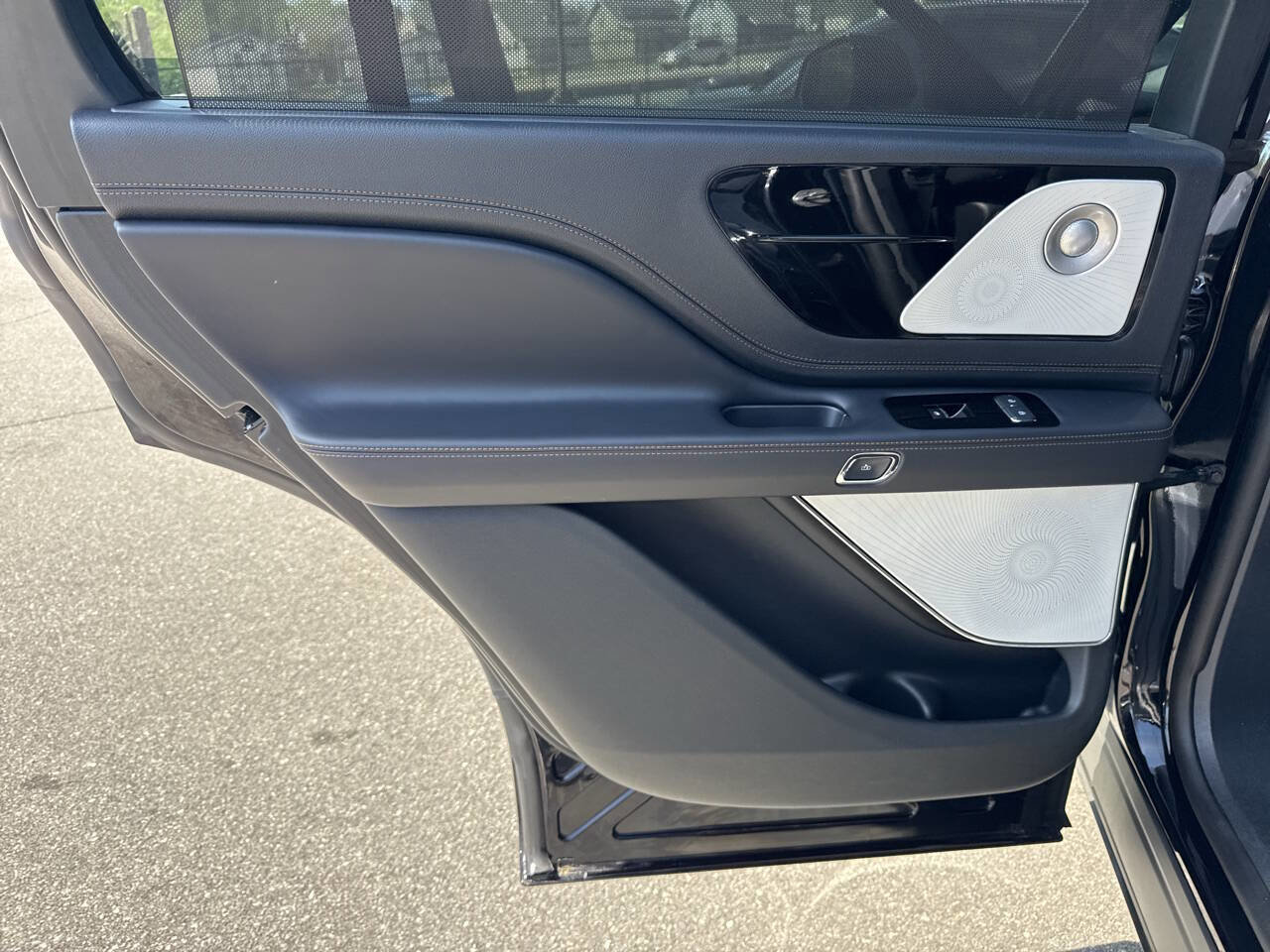 Used 2025 Lincoln Aviator Black Label w/ Jet Appearance Package AWD/4WD image 34