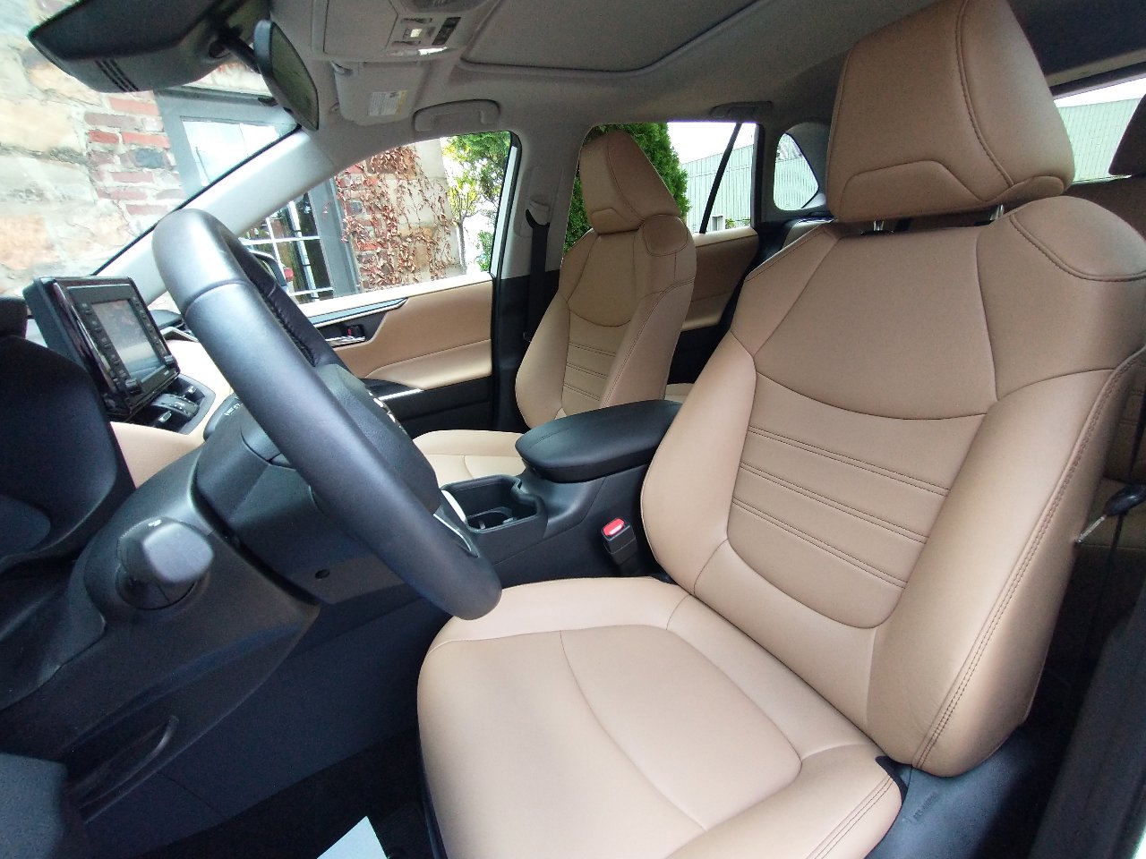 Used 2022 Toyota RAV4 XLE Premium image 37