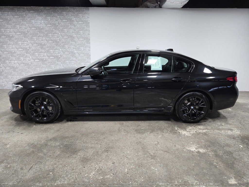 Used 2021 BMW 530e xDrive w/ M Sport Package image 2