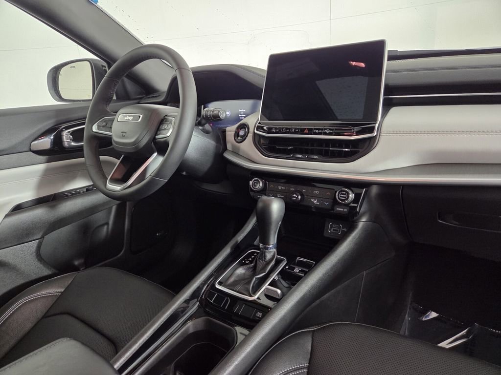 Certified 2025 Jeep Compass Limited w/ Elite Group AWD/4WD image 37