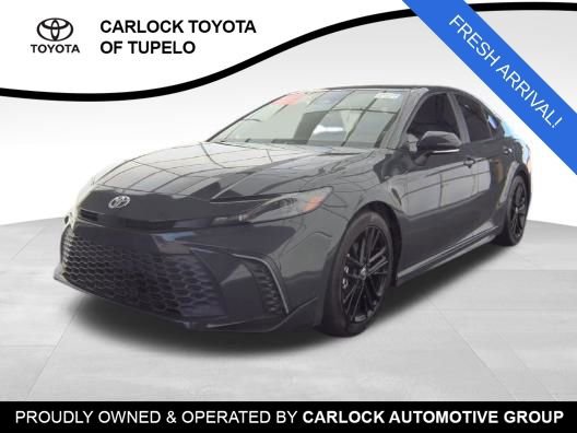 Used 2025 Toyota Camry SE FWD image 1
