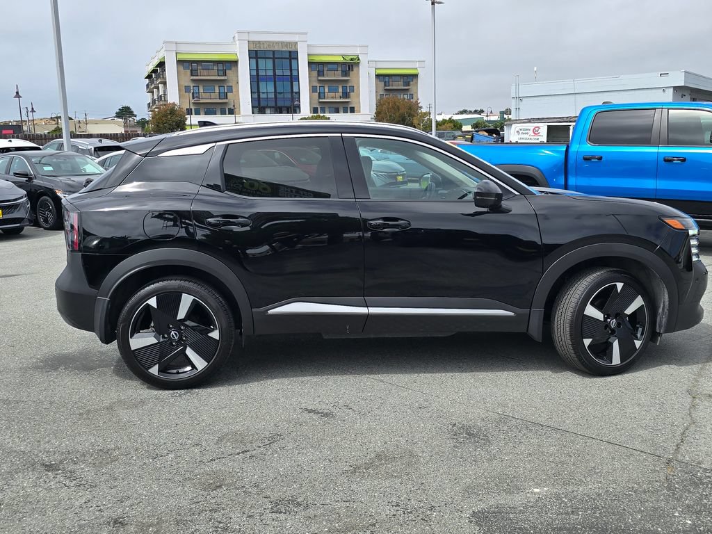 Used 2025 Nissan Kicks SR w/ SR Premium Package FWD image 32