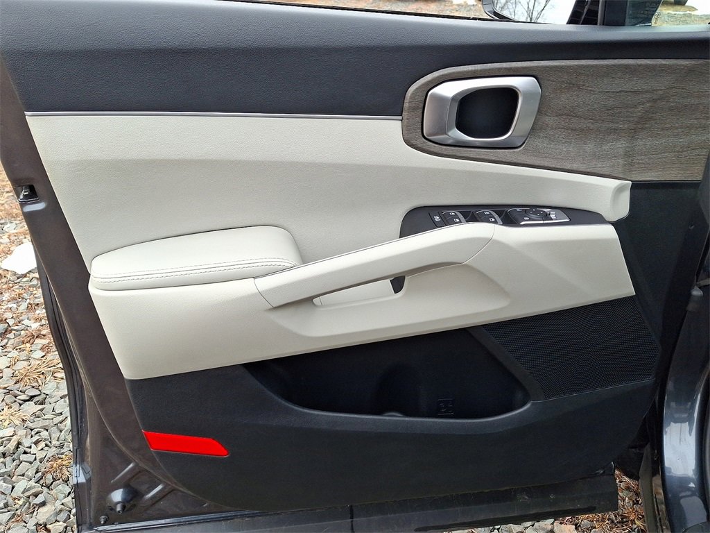 Used 2022 Kia Sorento EX image 12