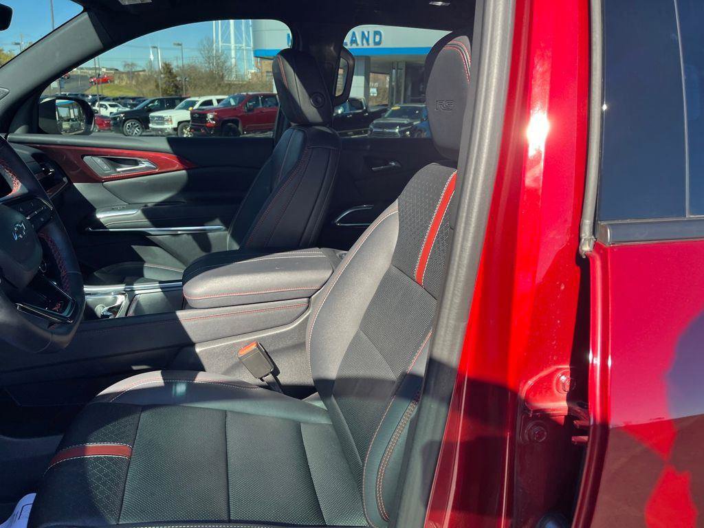 Used 2025 Chevrolet Traverse RS w/ LPO, Floor Liner Package FWD image 20