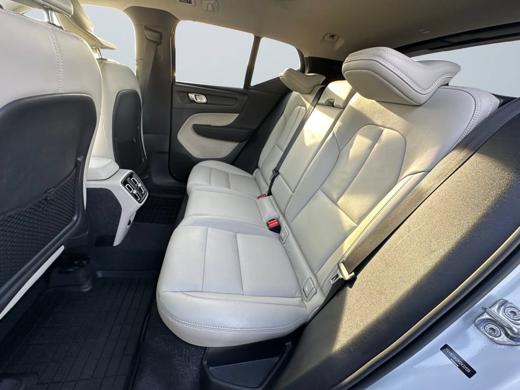 Used 2021 Volvo XC40 T5 Momentum w/ Premium Package AWD/4WD image 13
