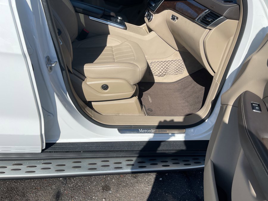 Used 2015 Mercedes-Benz GL 450 4MATIC image 31