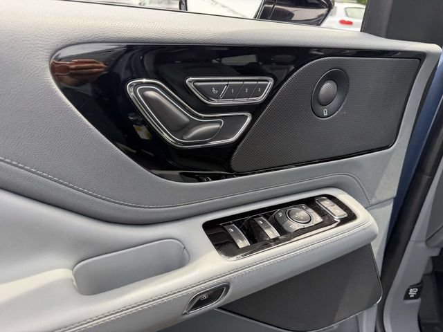 Used 2020 Lincoln Aviator Reserve w/ Equipment Group 201A RWD image 18