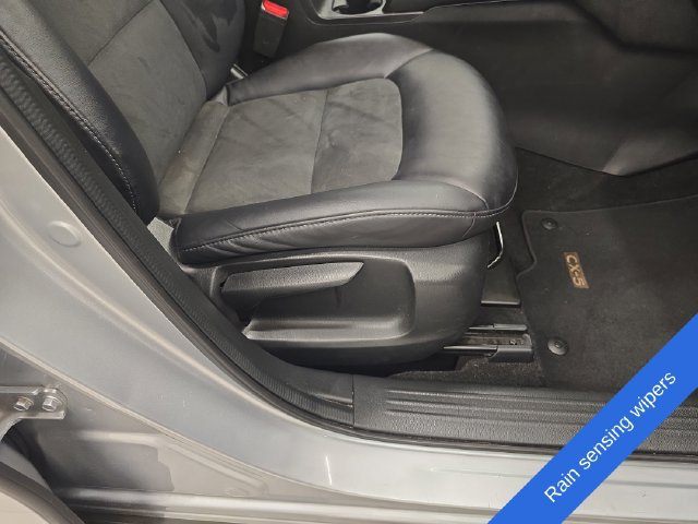 Used 2021 MAZDA CX-5 Touring FWD image 10