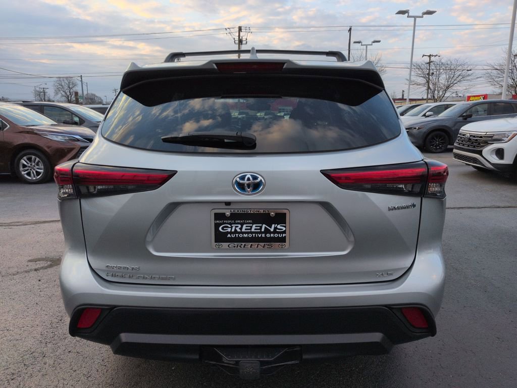 Used 2023 Toyota Highlander XLE image 4