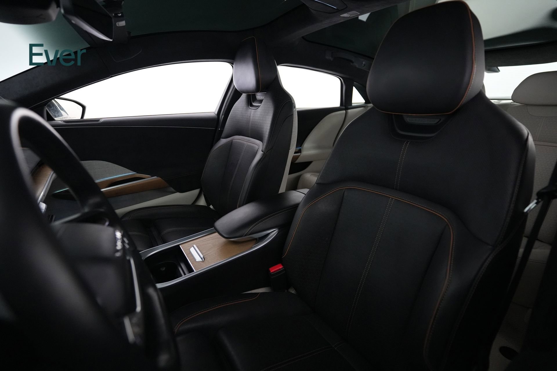 Used 2023 Lucid Air Grand Touring image 4