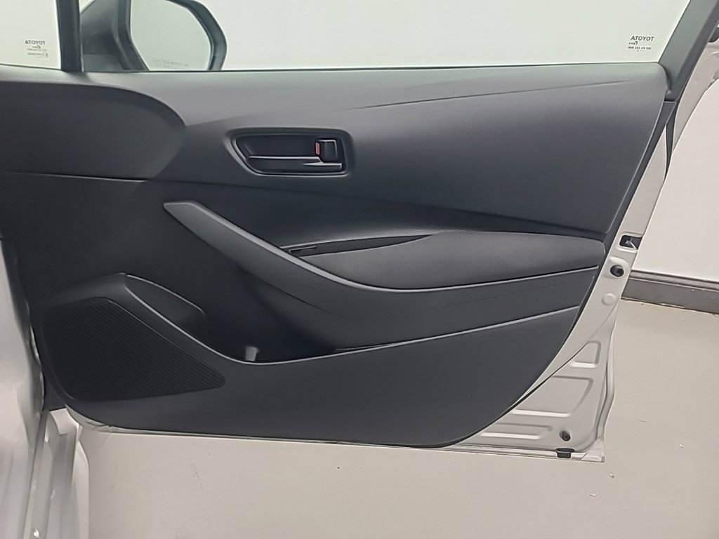 Used 2025 Toyota Corolla LE FWD image 14