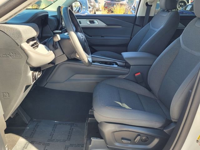 Certified 2025 Ford Explorer Active image 12