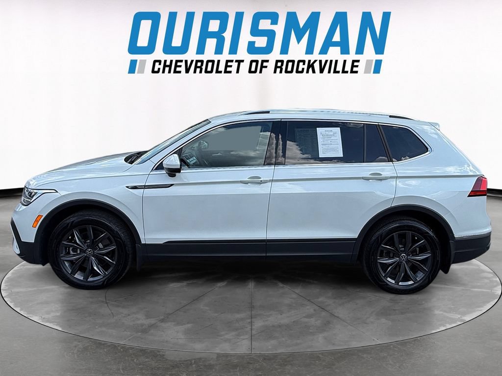Used 2023 Volkswagen Tiguan SE FWD image 3