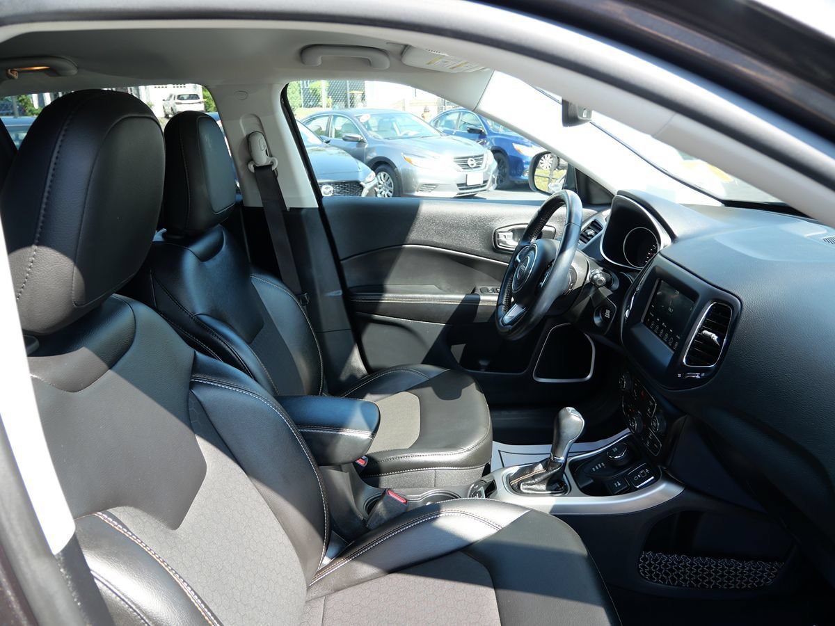 Used 2021 Jeep Compass Latitude w/ Driver Assistance Group AWD/4WD image 18