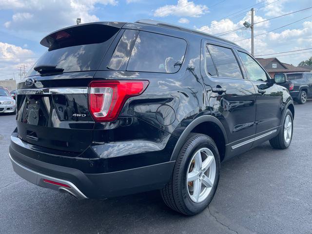 Used 2017 Ford Explorer XLT w/ Equipment Group 202A AWD/4WD image 3