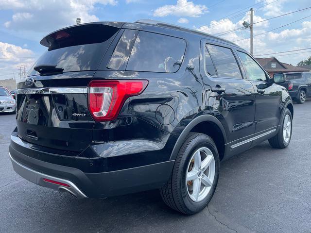 Used 2017 Ford Explorer XLT w/ Equipment Group 202A AWD/4WD image 3