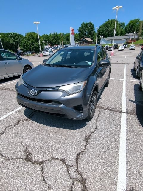 Used 2016 Toyota RAV4 LE FWD image 2