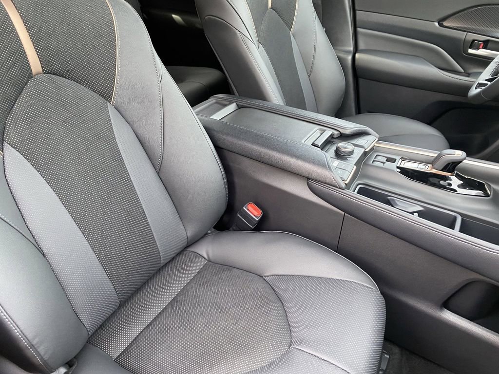 Certified 2026 Toyota Grand Highlander AWD Hybrid image 16