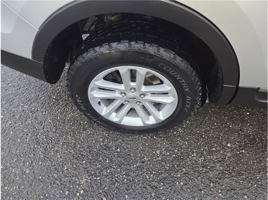 Used 2015 Ford Explorer XLT w/ Equipment Group 202B image 11