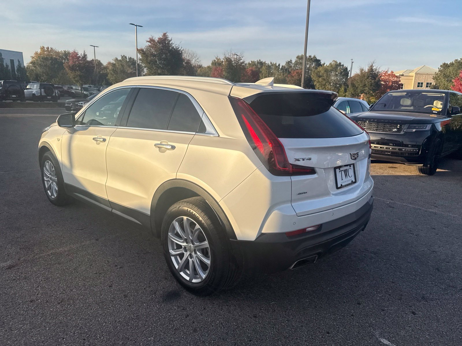 Used 2022 Cadillac XT4 Luxury w/ Cold Weather Package AWD/4WD image 7