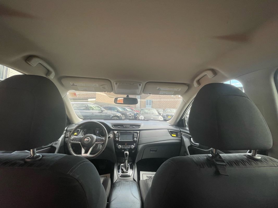 Used 2017 Nissan Rogue SV w/ SV Premium Package image 11