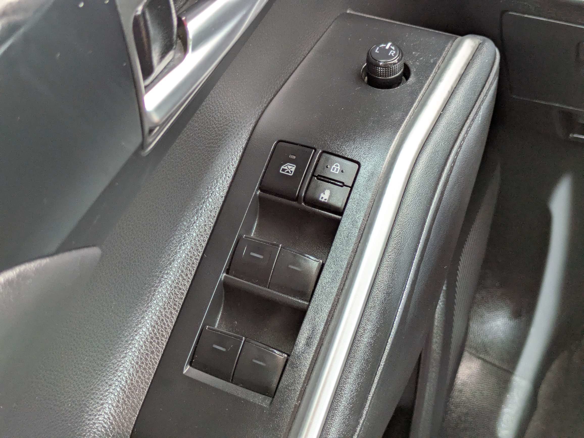 Used 2023 Toyota Highlander XLE FWD image 23