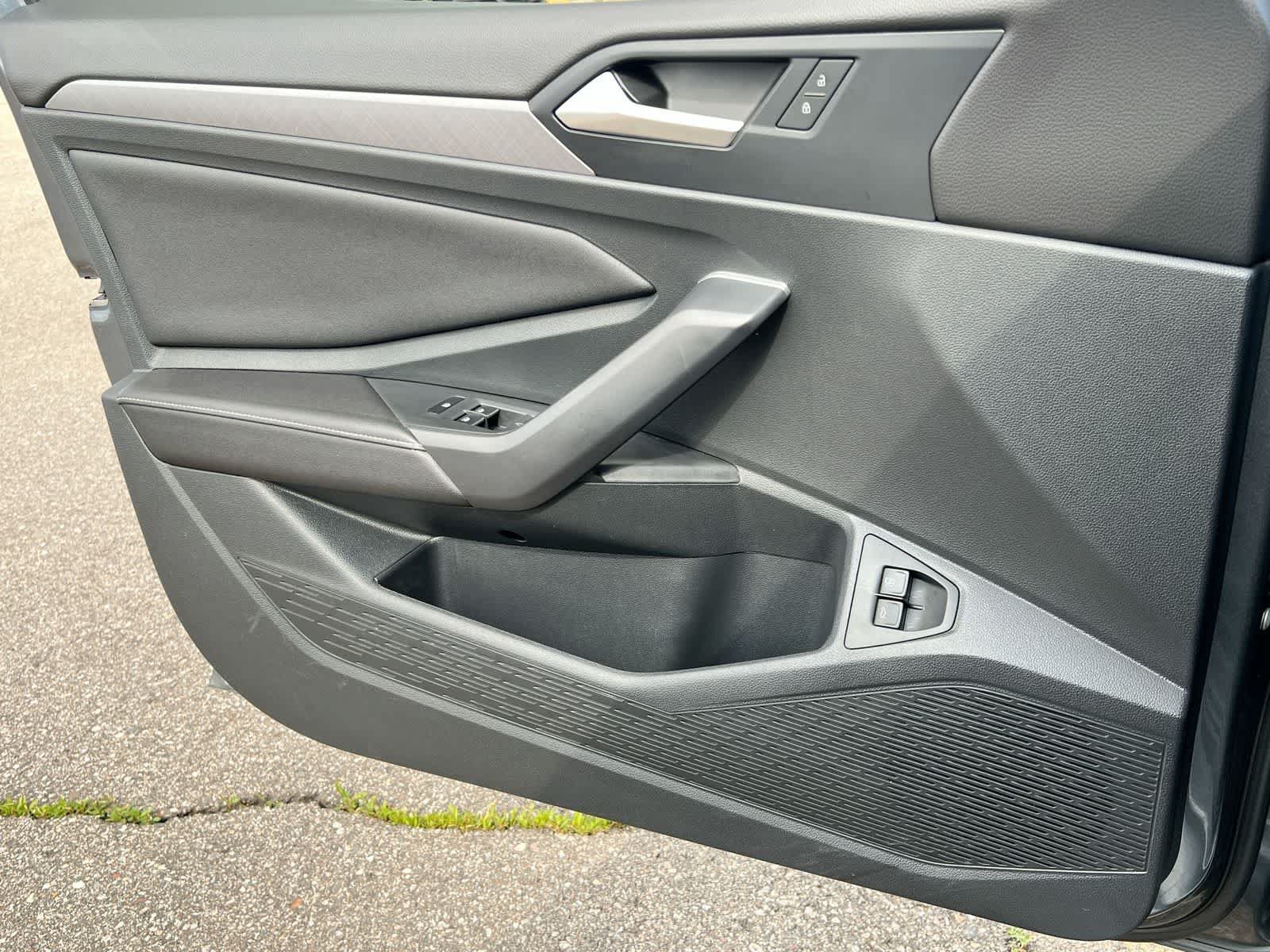 Used 2024 Volkswagen Jetta SE w/ Panoramic Sunroof Package FWD image 30