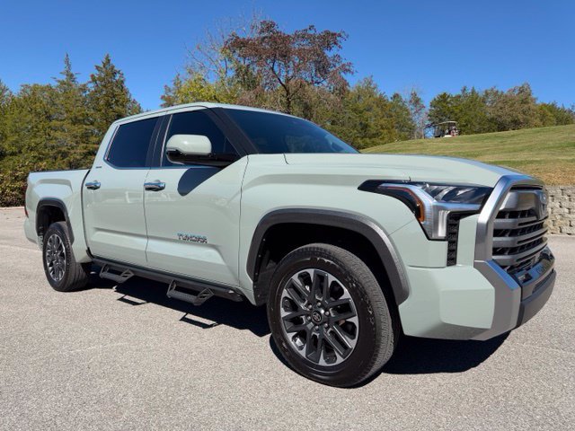 Used 2025 Toyota Tundra Limited AWD/4WD image 18