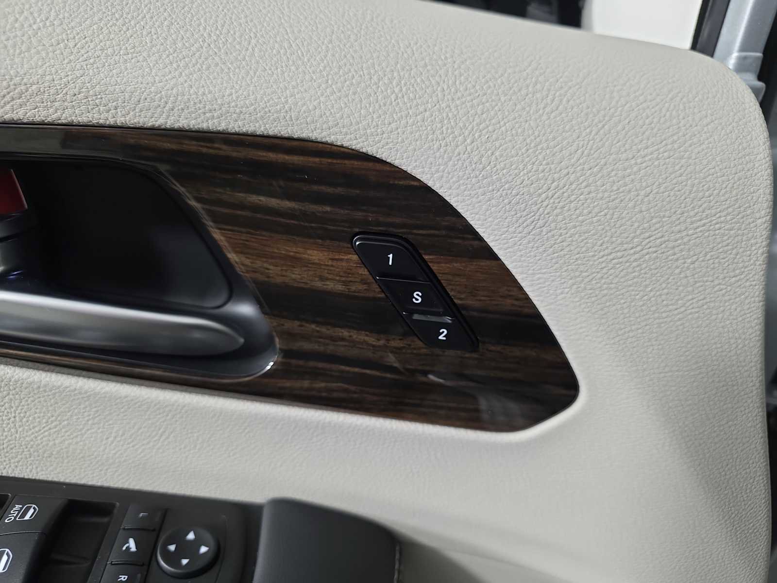 Used 2024 Chrysler Pacifica Limited image 25