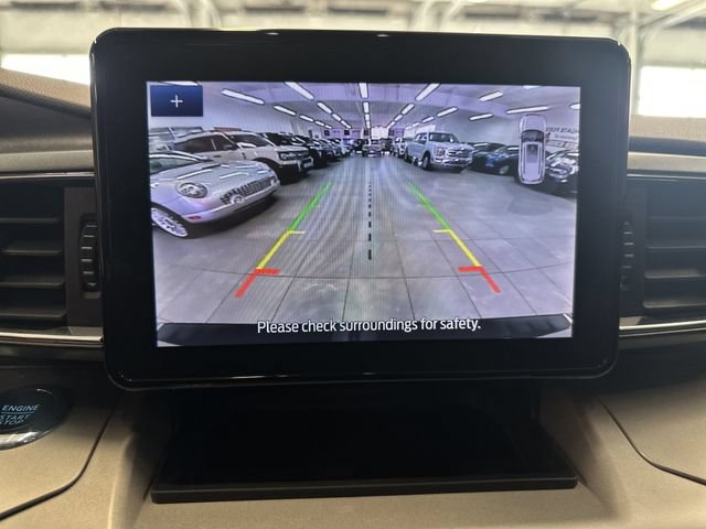 Used 2023 Ford Explorer XLT w/ Equipment Group 202A AWD/4WD image 32