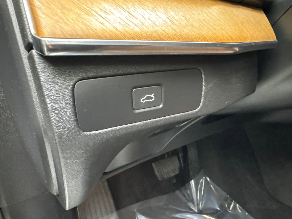 Used 2023 Volvo XC90 B6 Plus image 60