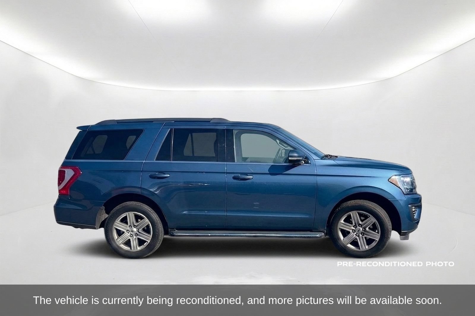 Used 2020 Ford Expedition XLT w/ Equipment Group 202A RWD image 4