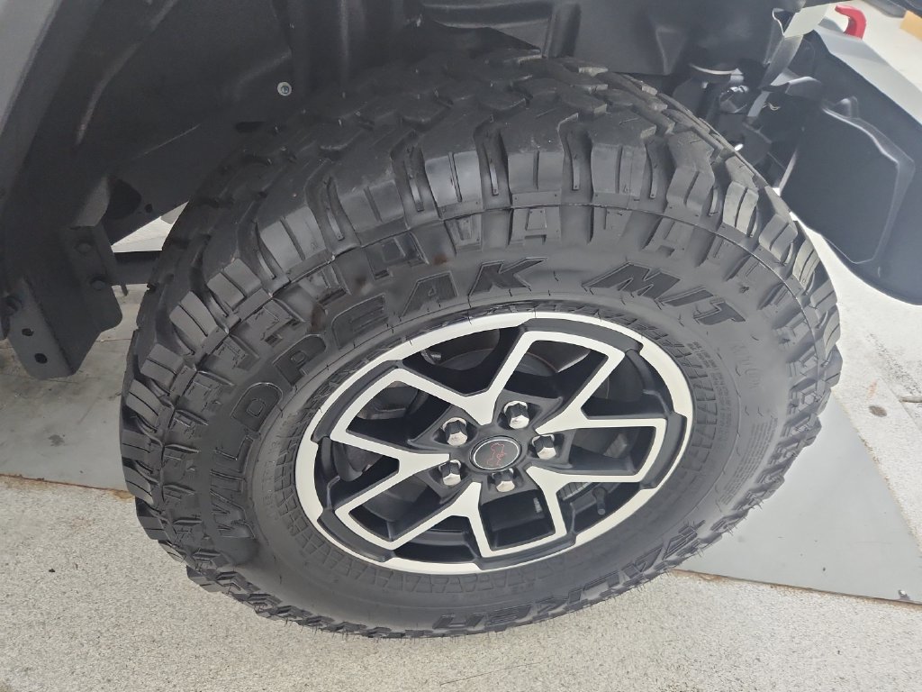 Certified 2024 Jeep Gladiator Rubicon w/ Convenience Group AWD/4WD image 37
