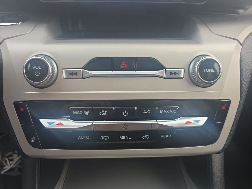 Certified 2024 Ford Explorer XLT w/ Equipment Group 202A AWD/4WD image 33