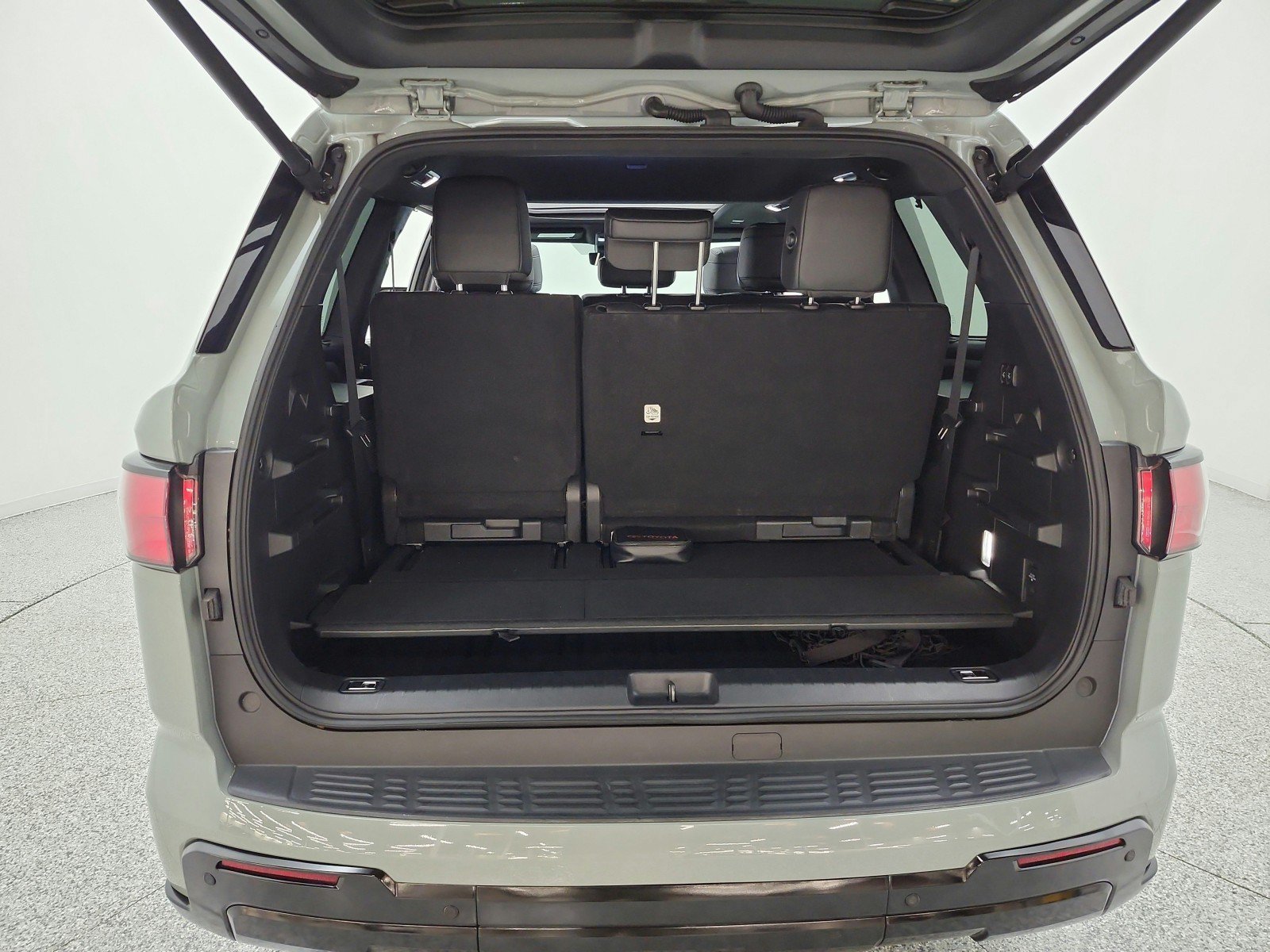 Used 2025 Toyota Sequoia Limited w/ Tow Technology Package AWD/4WD image 21