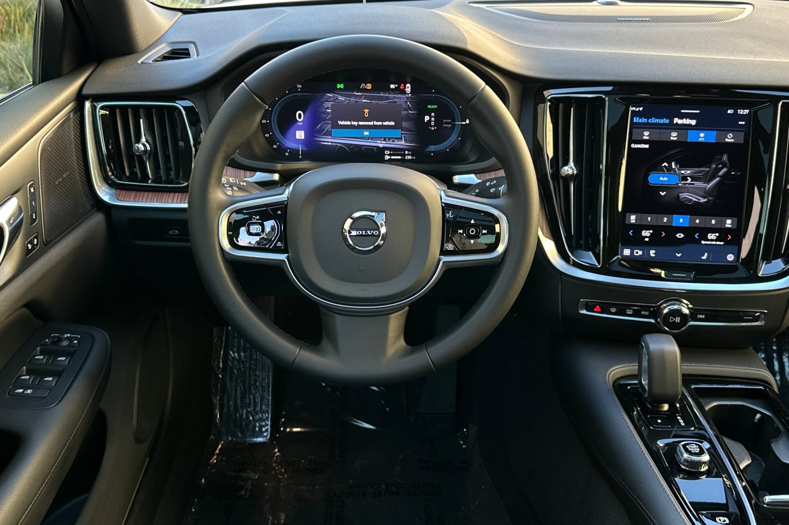 Used 2023 Volvo S60 T8 Plus w/ Climate Package image 15